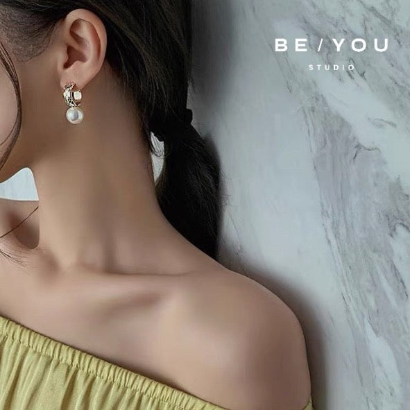 Rhombus Detailed Pearl Hoop Earrings