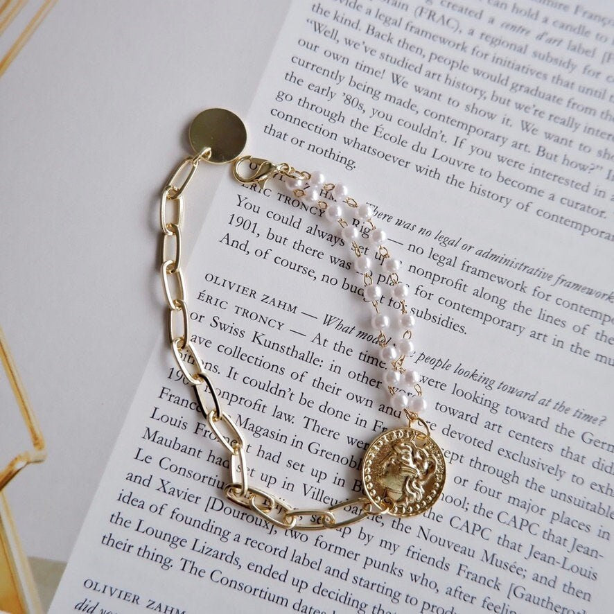 Classic vintage Gold Bracelet