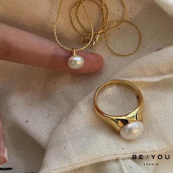 A Freshwater Pearl Necklace